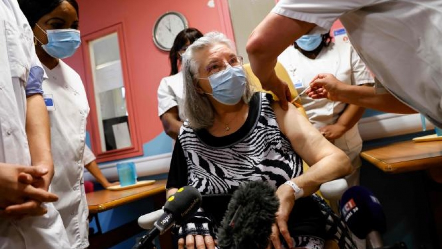 Pháp khởi động chiến dịch tiêm chủng ngừa Covid-19